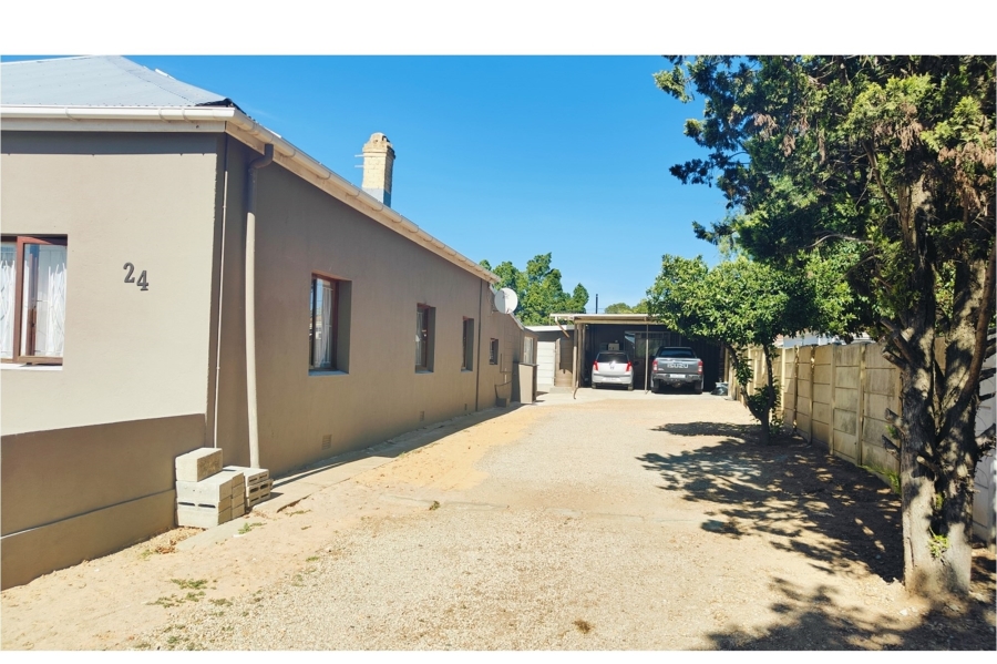 5 Bedroom Property for Sale in Moorreesburg Western Cape